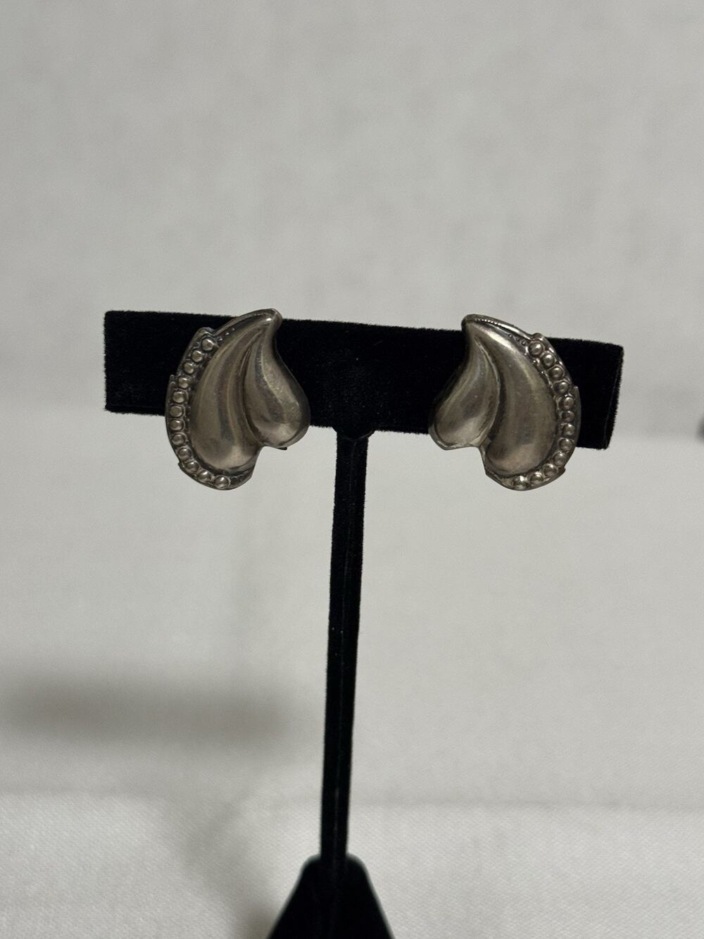 Vintage Sterling SIlver Screwback Leaf Earrings